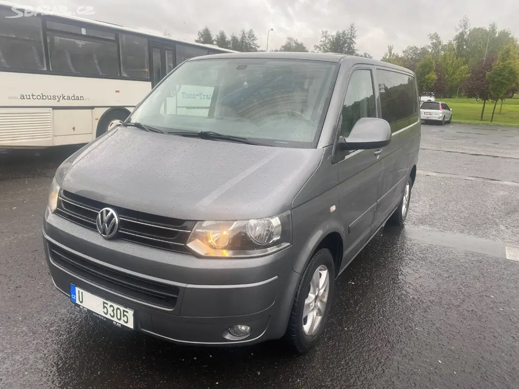 Volkswagen Caravelle, 9míst,103KW,1majitel
